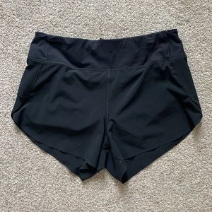 Athleta Run with it 3.5” black shorts